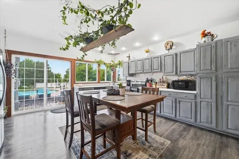 1224 240th Street Waverly IA 50677