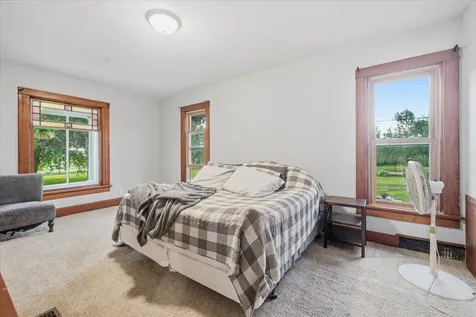 1224 240th Street Waverly IA 50677