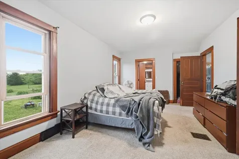1224 240th Street Waverly IA 50677