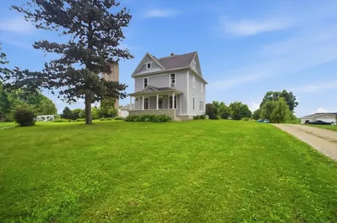 1224 240th Street Waverly IA 50677