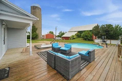 1224 240th Street Waverly IA 50677
