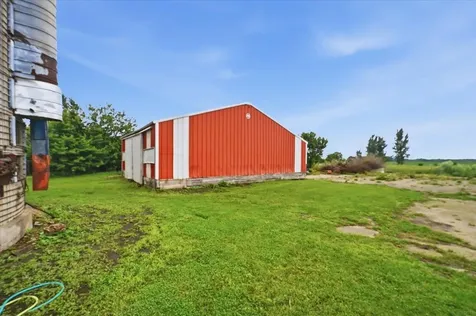 1224 240th Street Waverly IA 50677