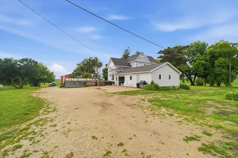 1224 240th Street Waverly IA 50677