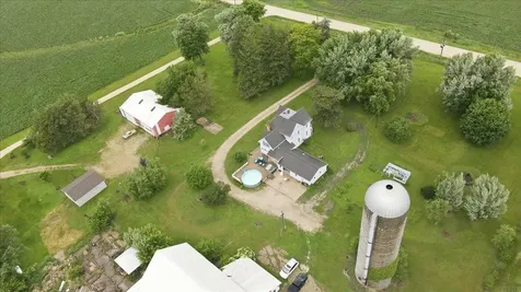 1224 240th Street Waverly IA 50677