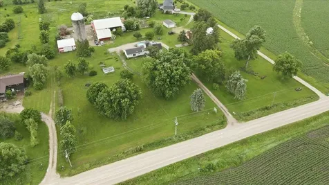1224 240th Street Waverly IA 50677