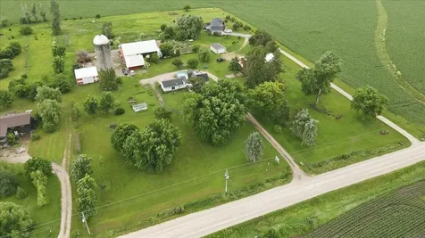 1224 240th Street Waverly IA 50677