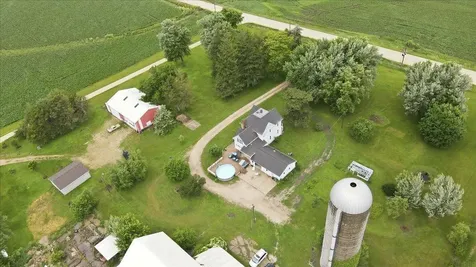 1224 240th Street Waverly IA 50677