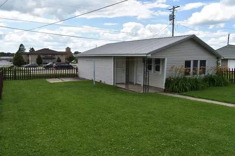 18 3rd Avenue SE Oelwein IA 50662