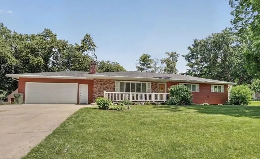 2626 Neola Street Cedar Falls IA 50613