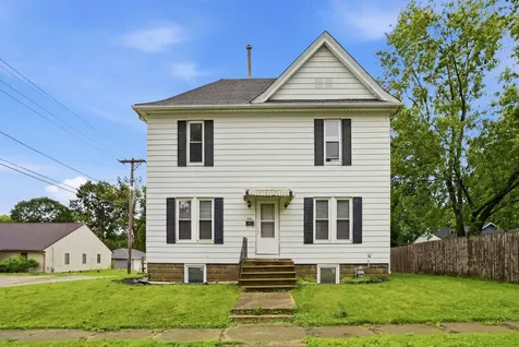 716 W 2nd Street Cedar Falls IA 50613