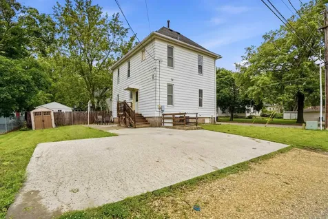 716 W 2nd Street Cedar Falls IA 50613