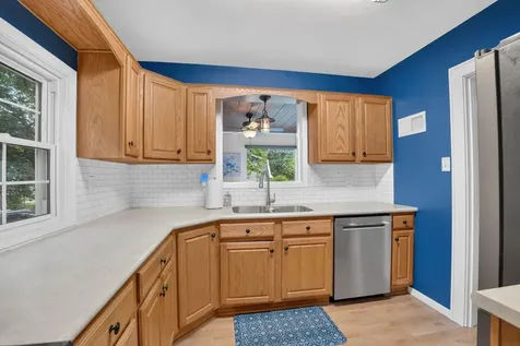 304 Columbia Circle Waterloo IA 50701