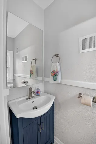 304 Columbia Circle Waterloo IA 50701