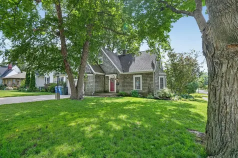 304 Columbia Circle Waterloo IA 50701