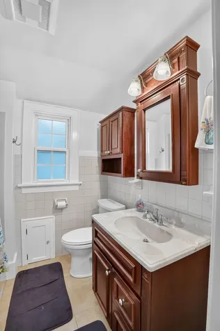 304 Columbia Circle Waterloo IA 50701