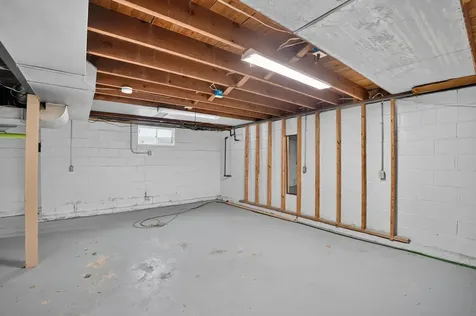 304 Columbia Circle Waterloo IA 50701
