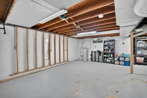 304 Columbia Circle Waterloo IA 50701