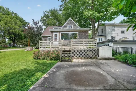 304 Columbia Circle Waterloo IA 50701