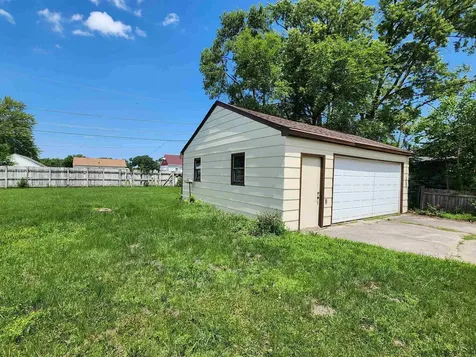 419 Charles Street Waterloo IA 50703