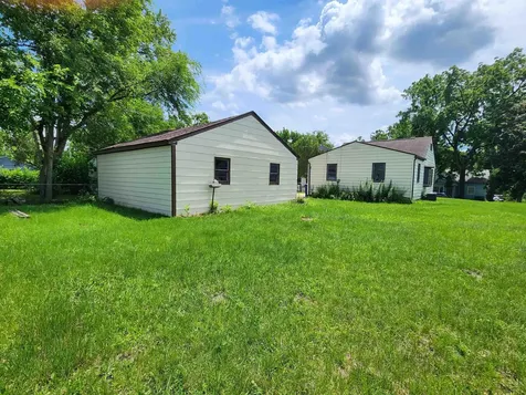 419 Charles Street Waterloo IA 50703