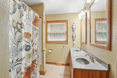 5809 Foulk Road Waterloo IA 50702