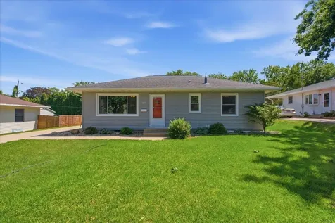 1223 Maxine Avenue Waterloo IA 50701