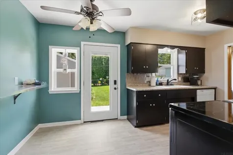 1223 Maxine Avenue Waterloo IA 50701