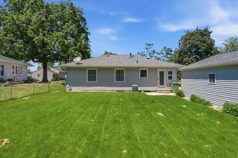 1223 Maxine Avenue Waterloo IA 50701