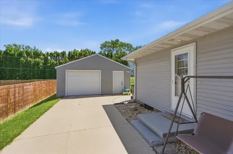 1223 Maxine Avenue Waterloo IA 50701