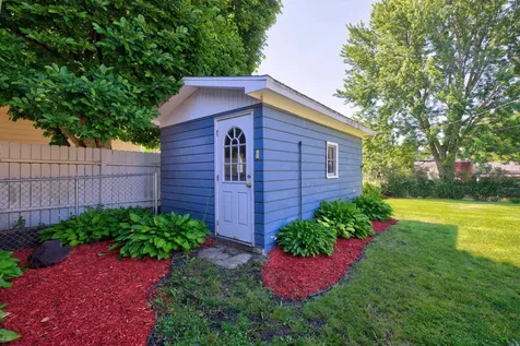 1306 W 6th Street Cedar Falls IA 50613