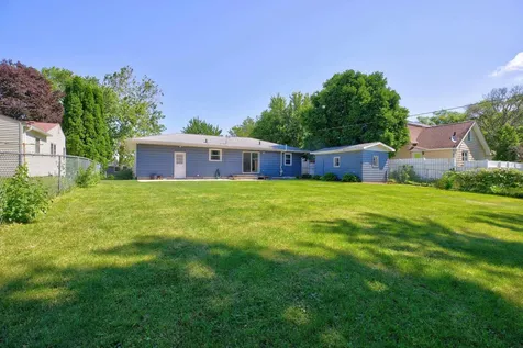 1306 W 6th Street Cedar Falls IA 50613