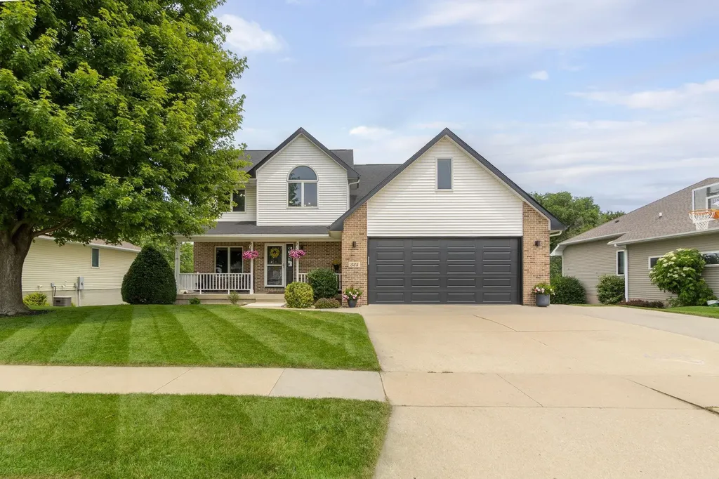 325 Alvarado Avenue Cedar Falls IA 50613