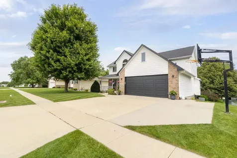 325 Alvarado Avenue Cedar Falls IA 50613