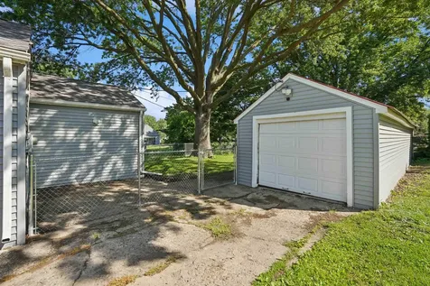 915 Leavitt Street Waterloo IA 50702