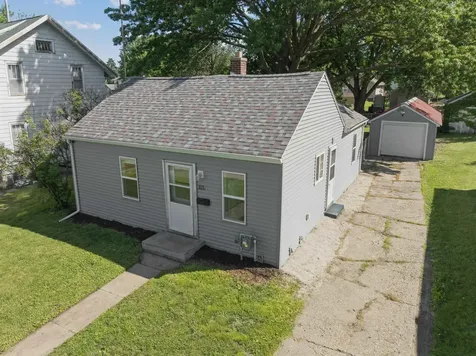 915 Leavitt Street Waterloo IA 50702