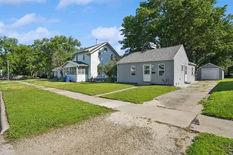 915 Leavitt Street Waterloo IA 50702