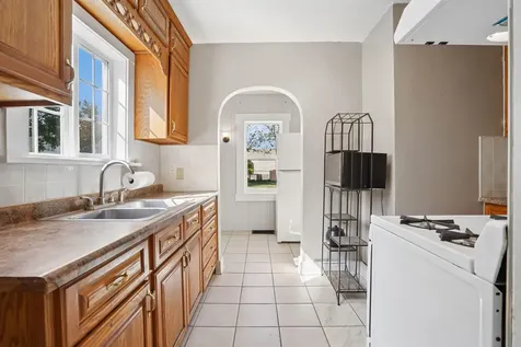 915 Leavitt Street Waterloo IA 50702