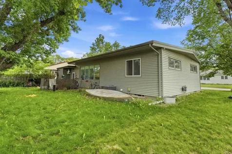 720 SE 4th Street Waverly IA 50677