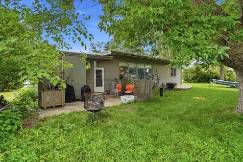 720 SE 4th Street Waverly IA 50677