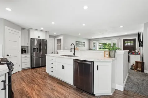 3553 E Shaulis Road Waterloo IA 50702