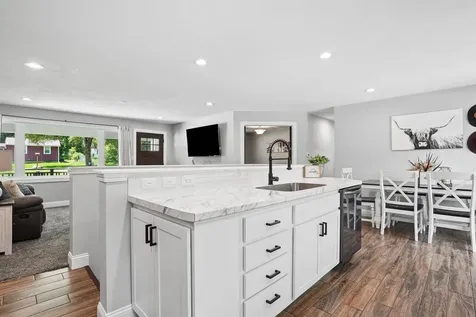 3553 E Shaulis Road Waterloo IA 50702