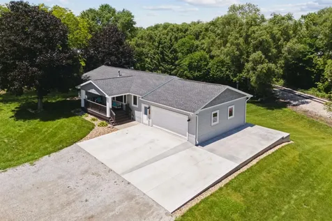 3553 E Shaulis Road Waterloo IA 50702