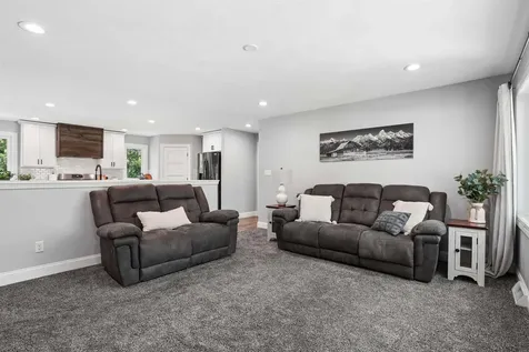 3553 E Shaulis Road Waterloo IA 50702