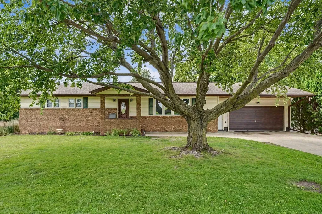 726 8th Avenue NE Oelwein IA 50662