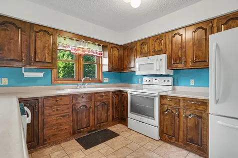 726 8th Avenue NE Oelwein IA 50662