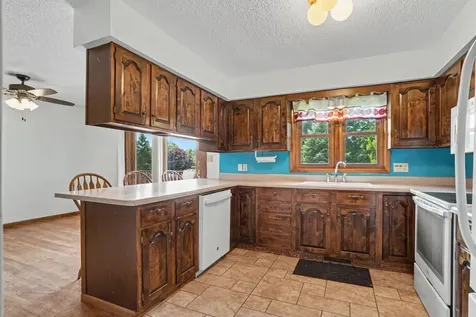 726 8th Avenue NE Oelwein IA 50662