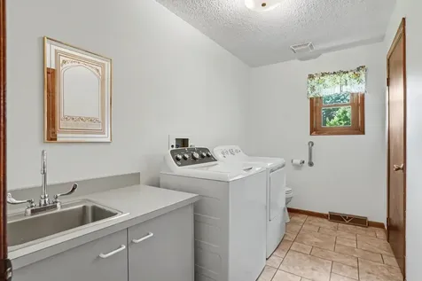 726 8th Avenue NE Oelwein IA 50662