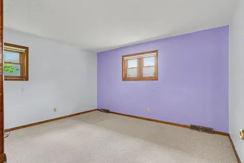 726 8th Avenue NE Oelwein IA 50662