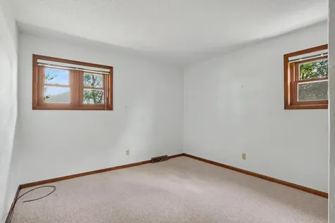 726 8th Avenue NE Oelwein IA 50662