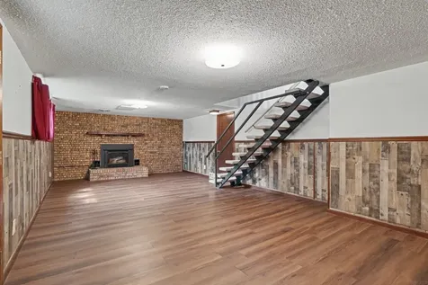 726 8th Avenue NE Oelwein IA 50662